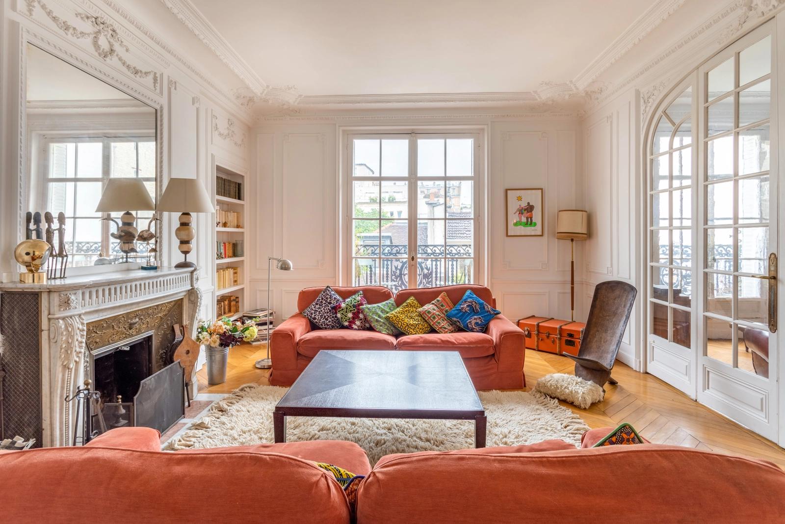 Living room in Haussmannian charm, spacious and flexible - 1