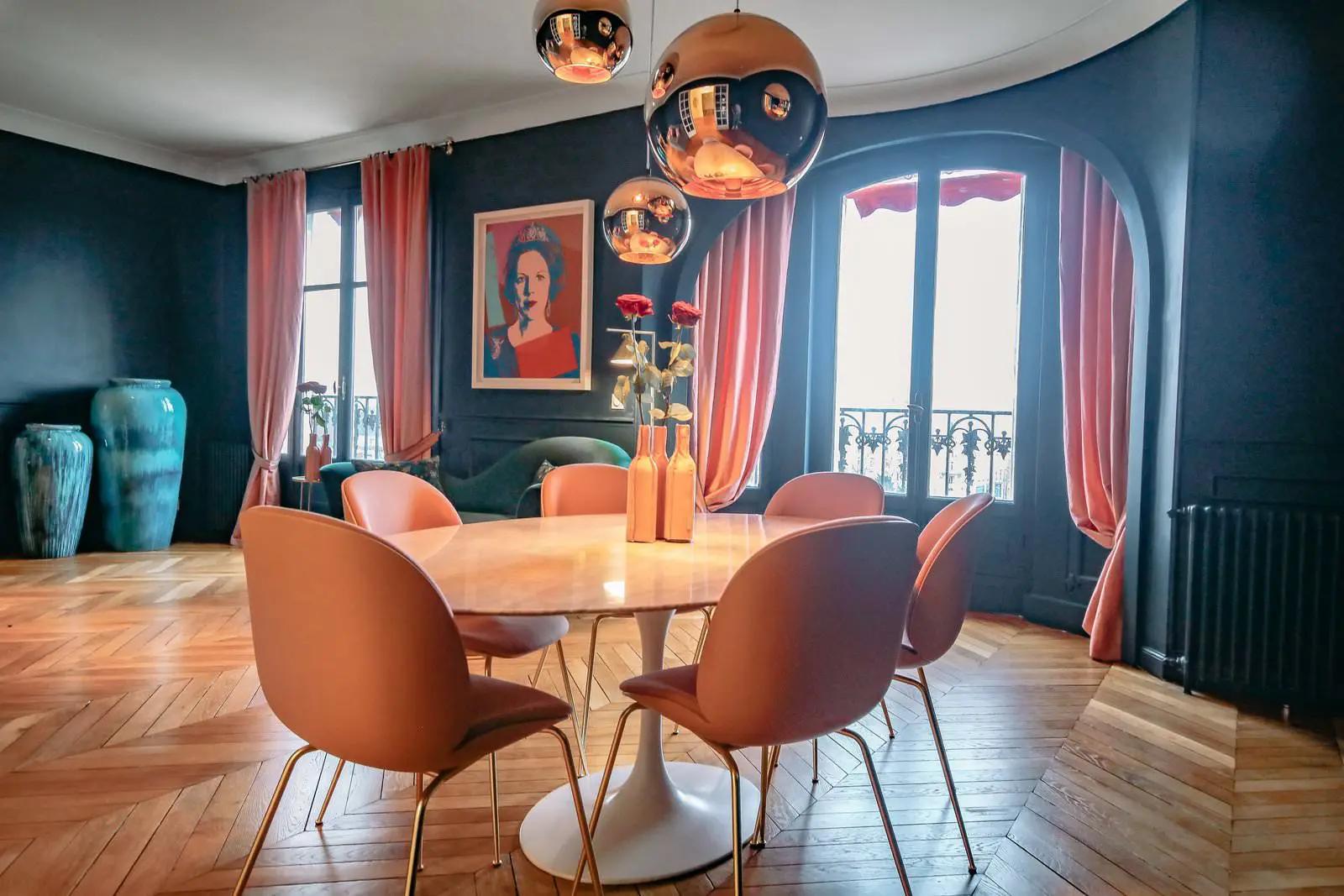 Meeting room in Haussmann apartment with Eiffel Tower view - 3