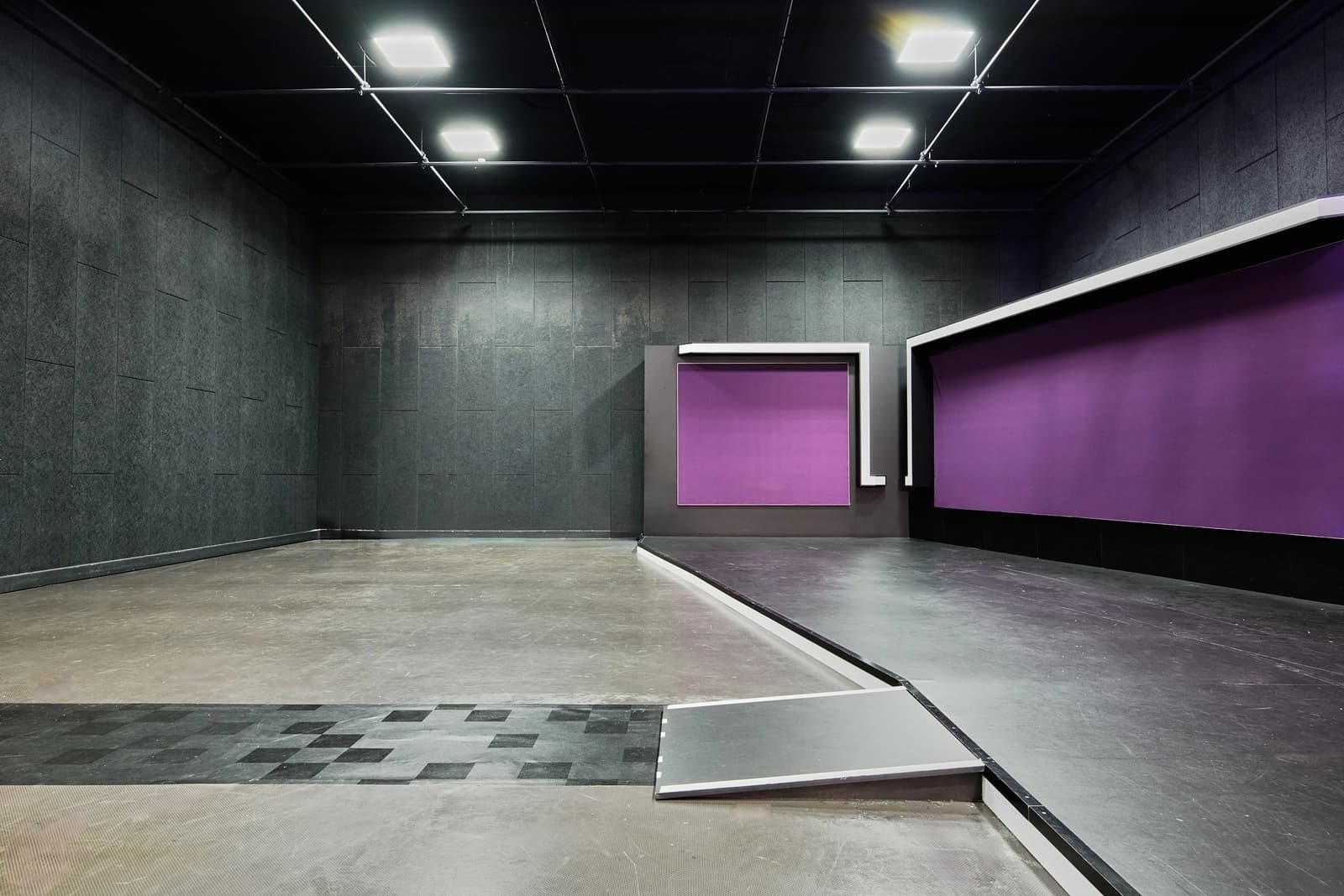Space TV studio with meeting rooms - 3