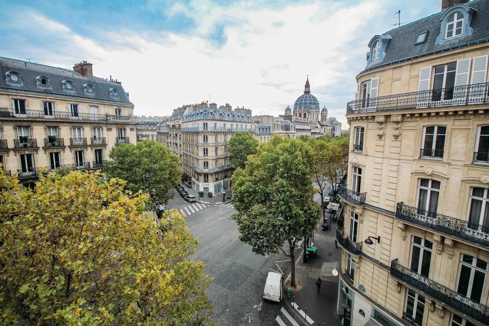 Meeting room in Beautiful Haussmann apartment with view of St-Augustin - 4