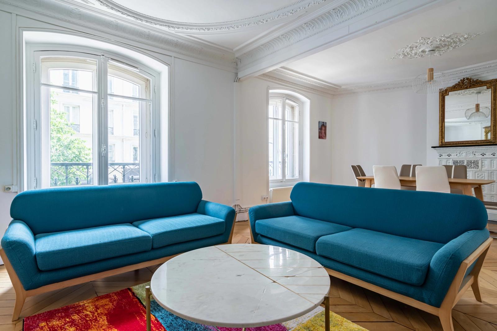 Living room in Beautiful Haussmann apartment - Paris 17th district - 2