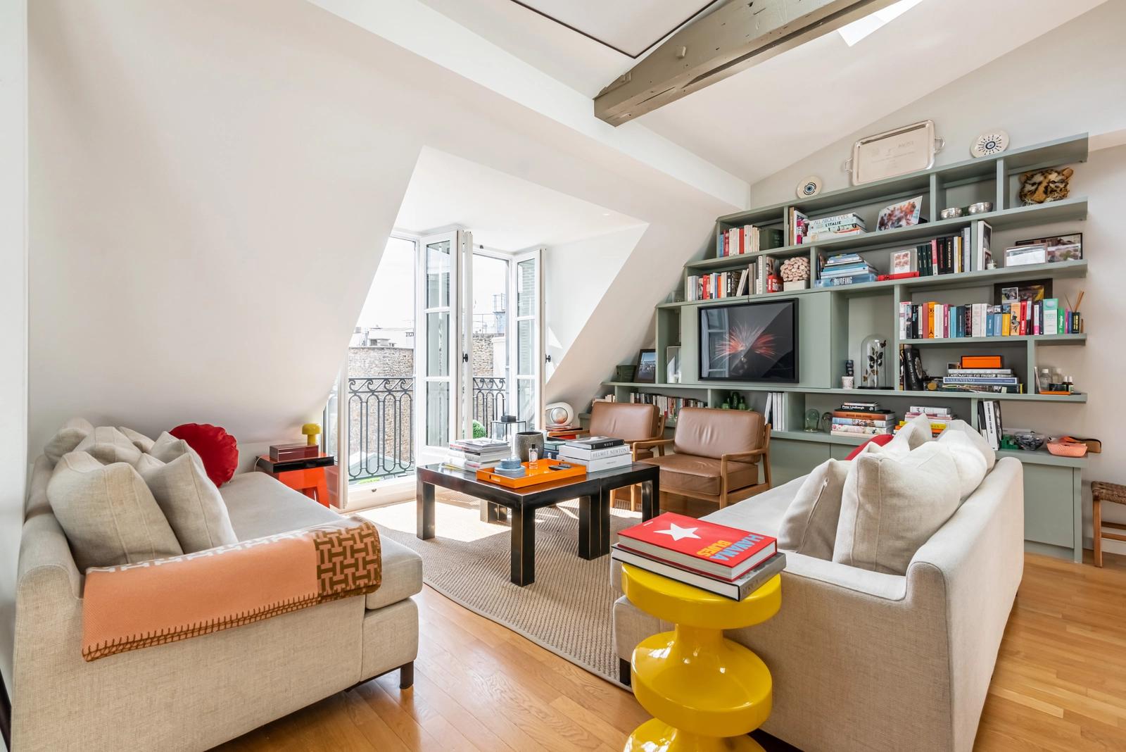 Living room in Last floor - Design furniture- Haussmannien - 1