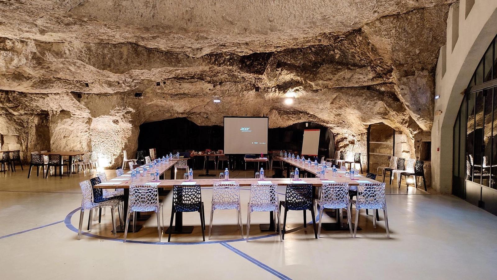Meeting room in An unusual place in a troglodyte - 4