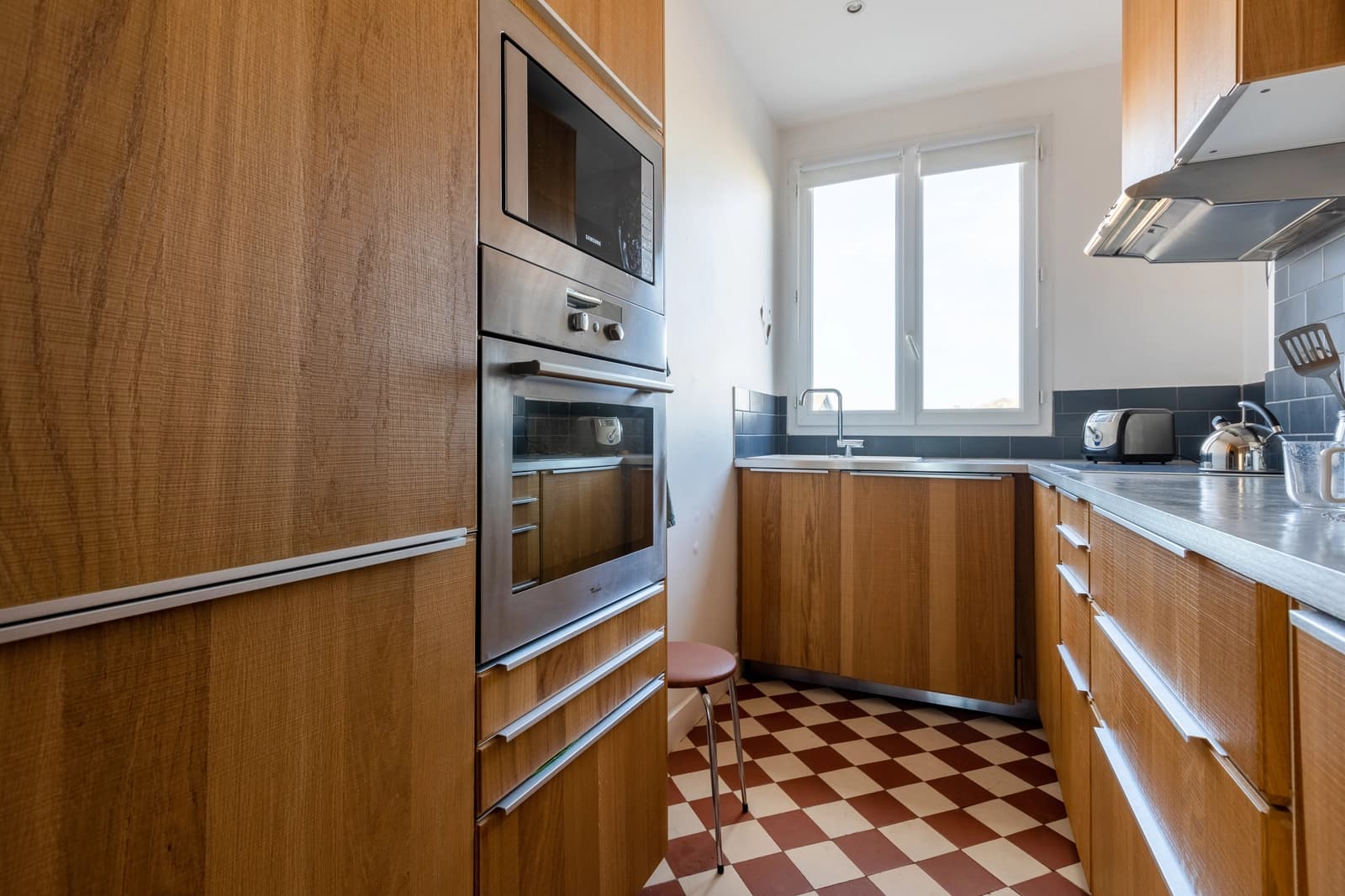 Kitchen in Beautiful Haussmann with view of the Sacré Coeur - 5