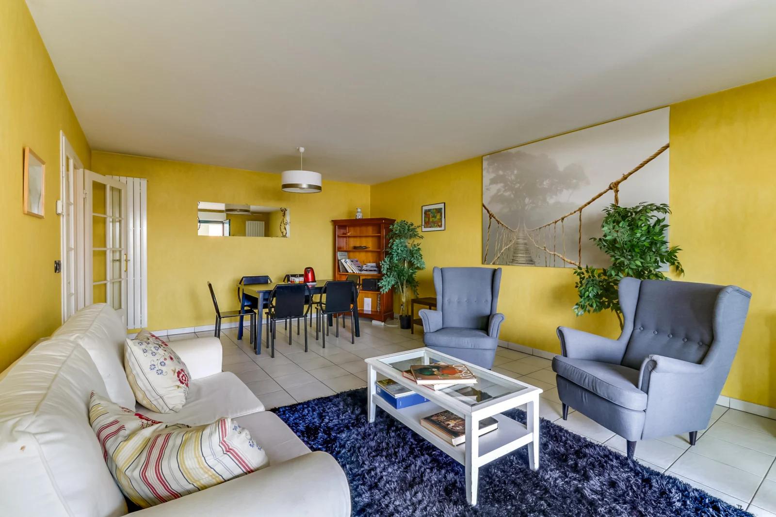 Salon dans Appartement confortable avec vue sur la Garonne - 2