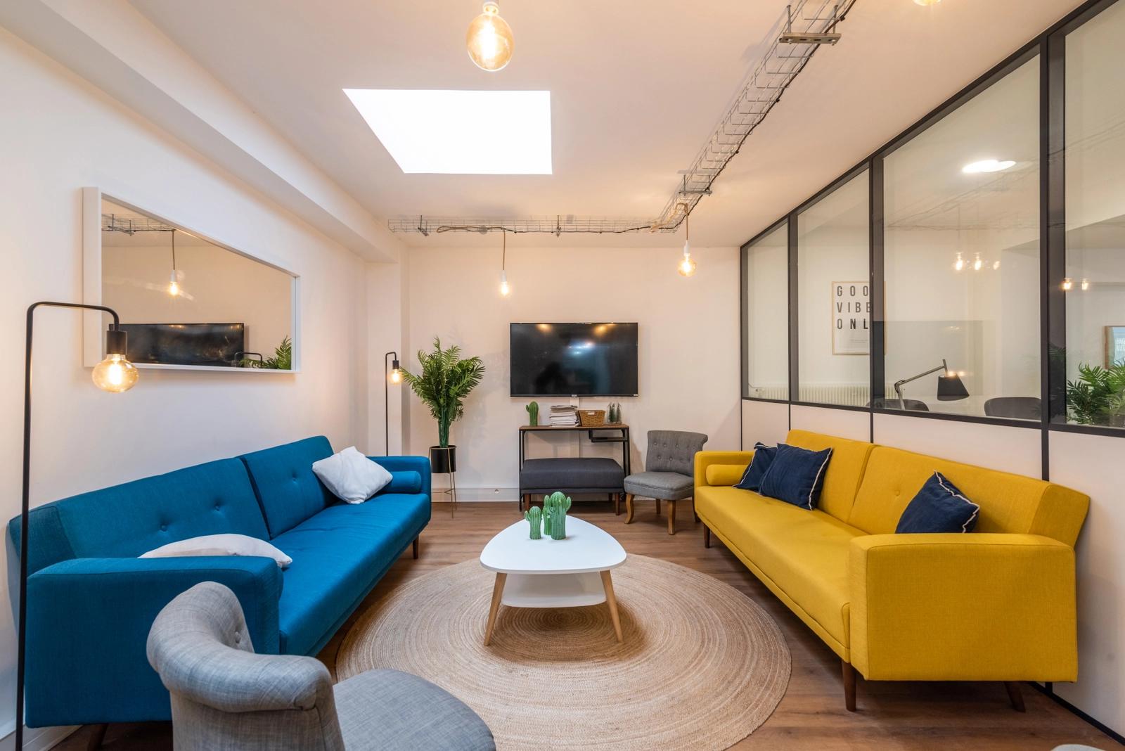 Living room in Warm, modern space in the heart of the 7th arrondissement - 4