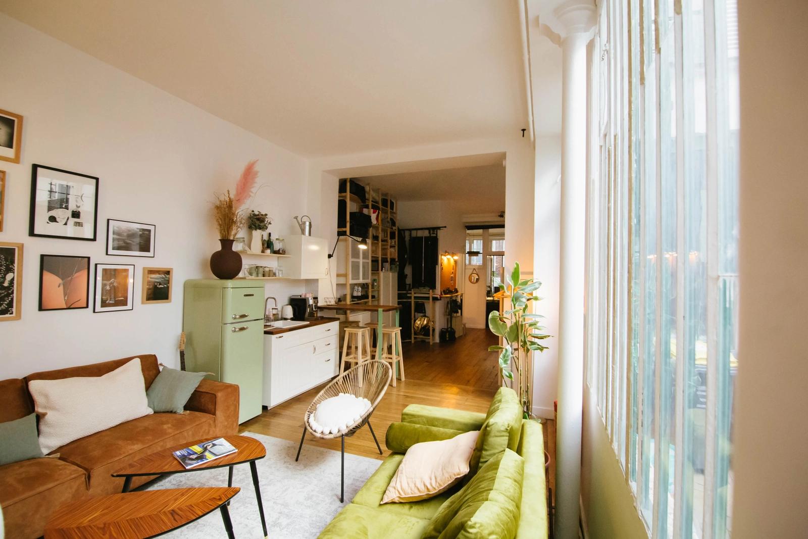 Living room in Superb studio créa in the heart of Paris 10 - 5