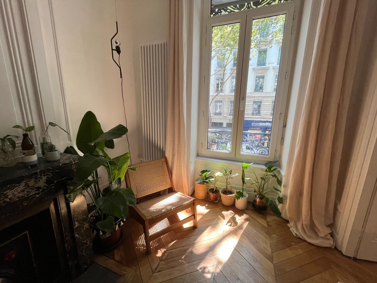 Living room in Charming Haussmann apartment - 4