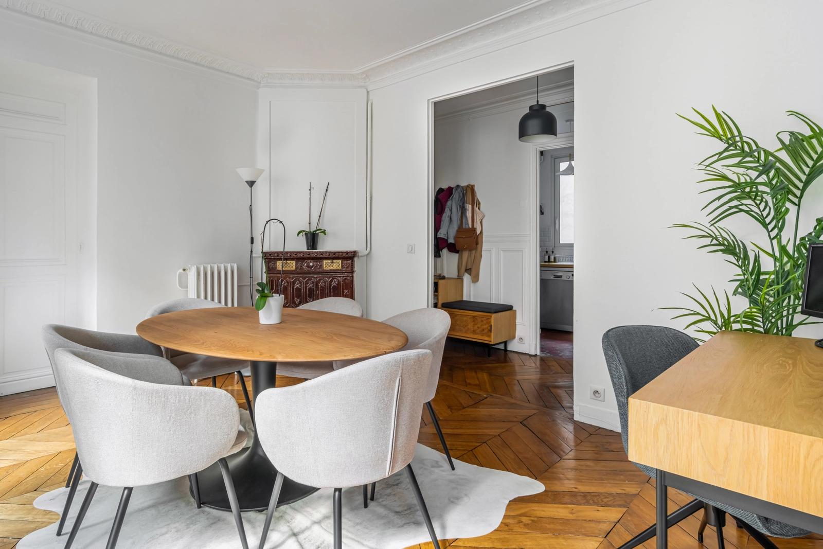Meeting room in Cosy Haussmann apartment in the heart of Paris - 2