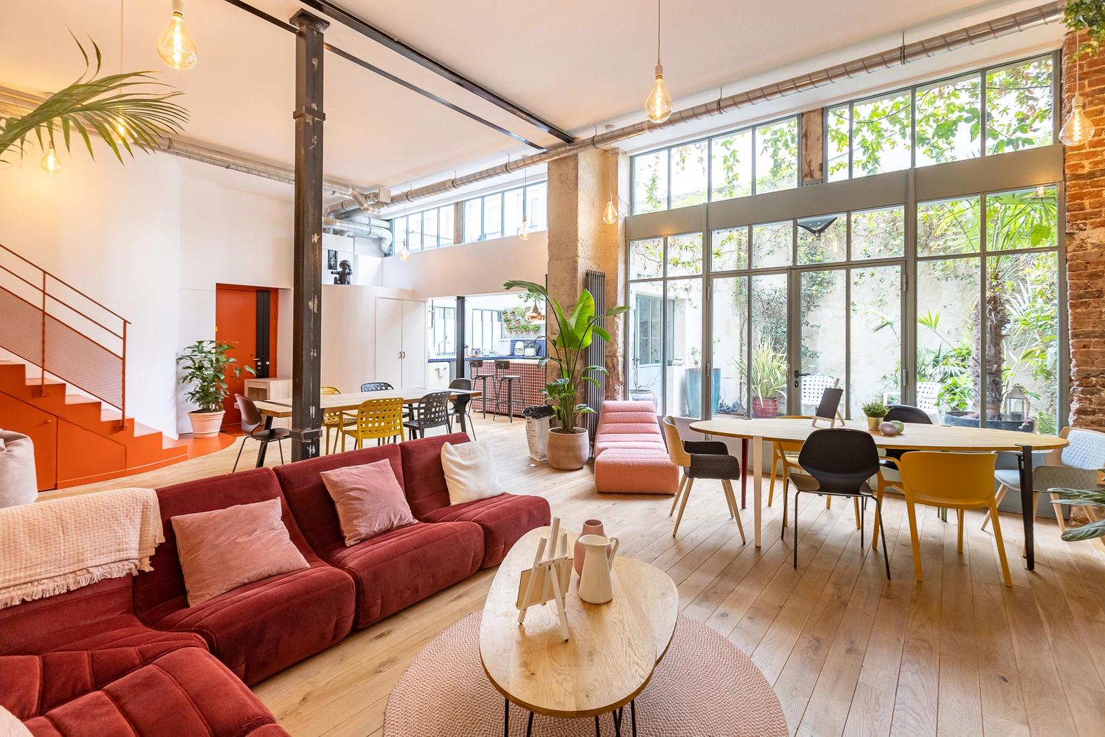 Living room in Artist's loft with terrace in the heart of Paris - 2