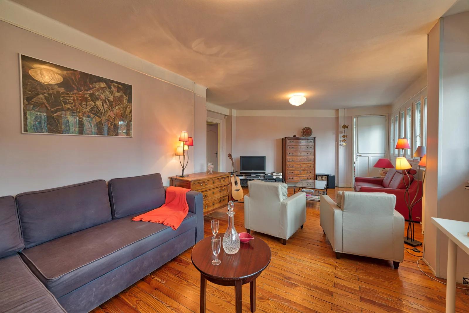 Living room in Beautiful apartment in the heart of Toulouse - 3