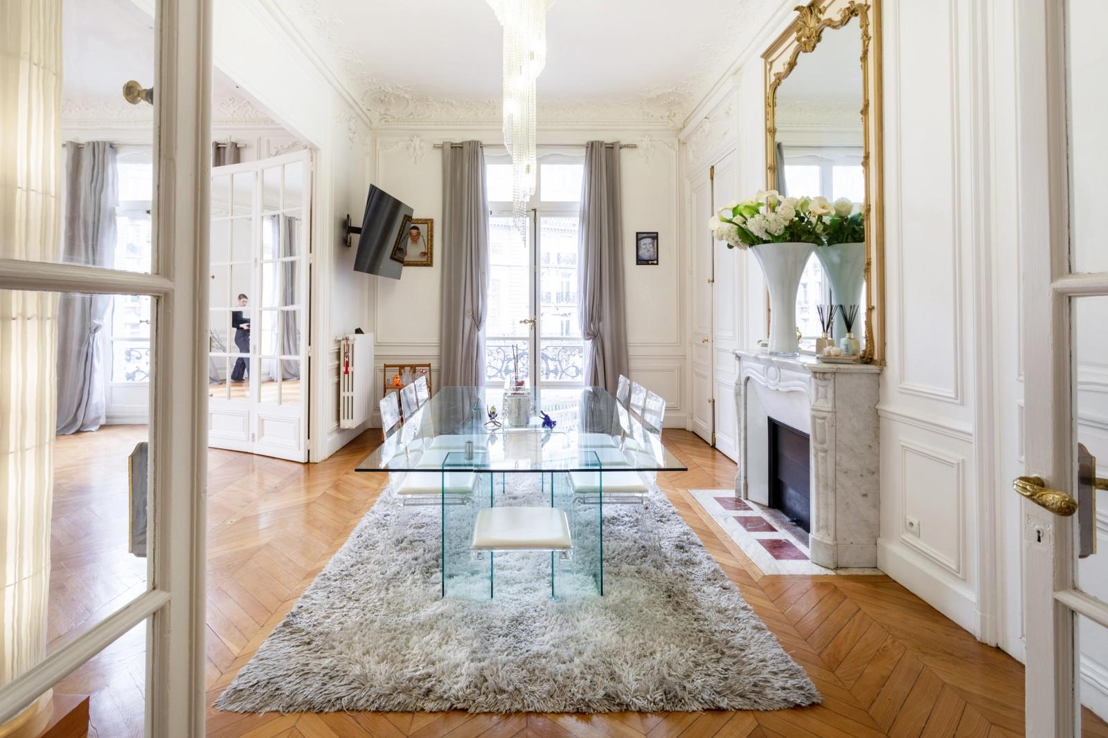 Space Haussmanian apartment in the heart of Paris - 1