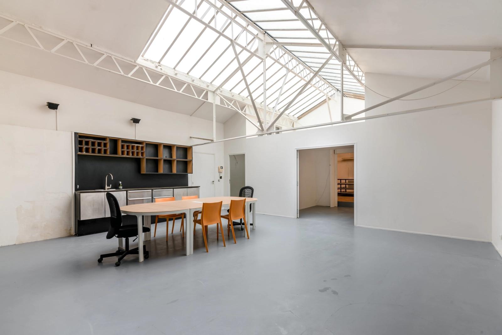 Meeting room in Bright space with glass roof in Montreuil - 0