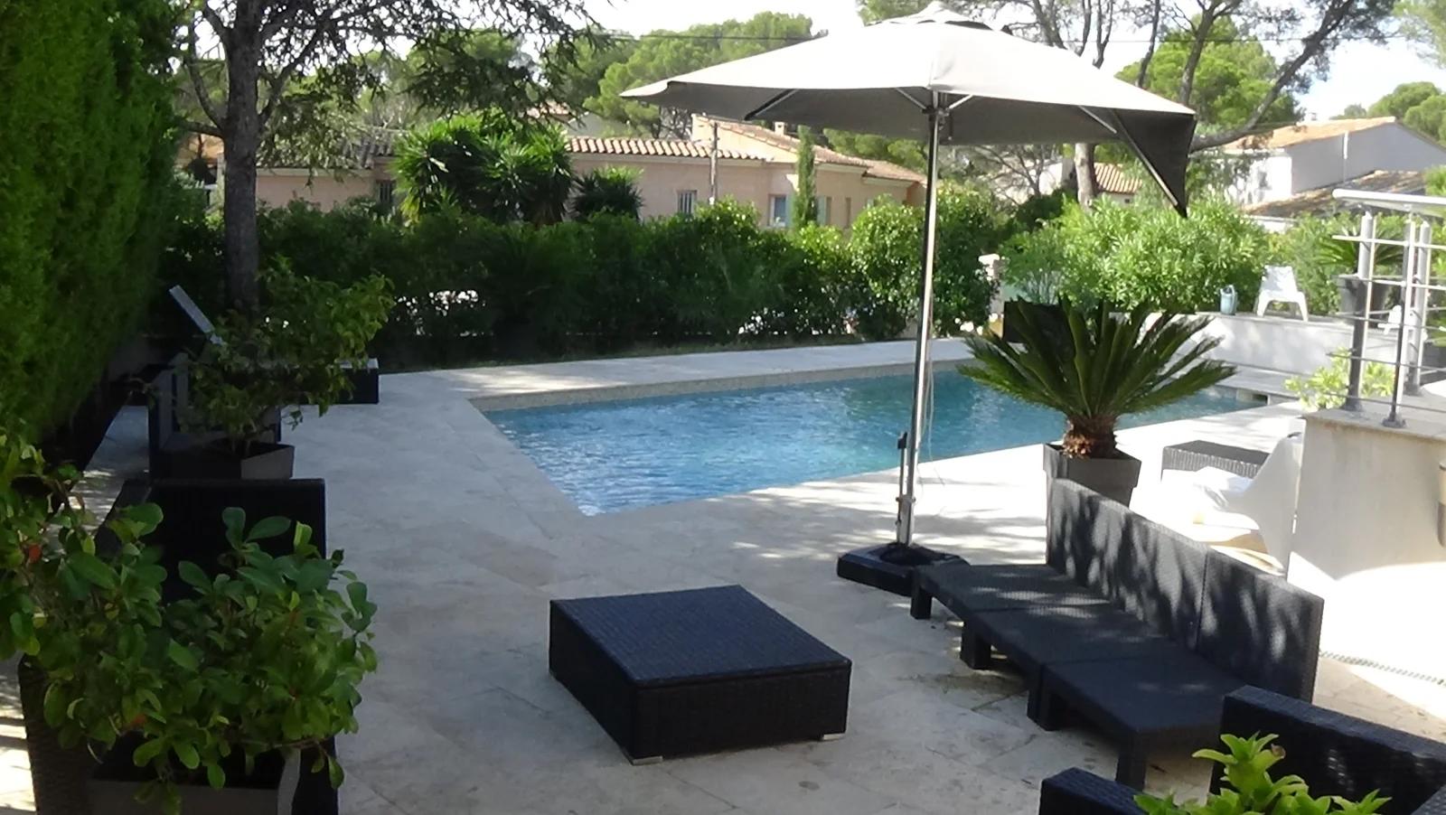 Meeting room in Attached villa / terrace / garden / pool - 1