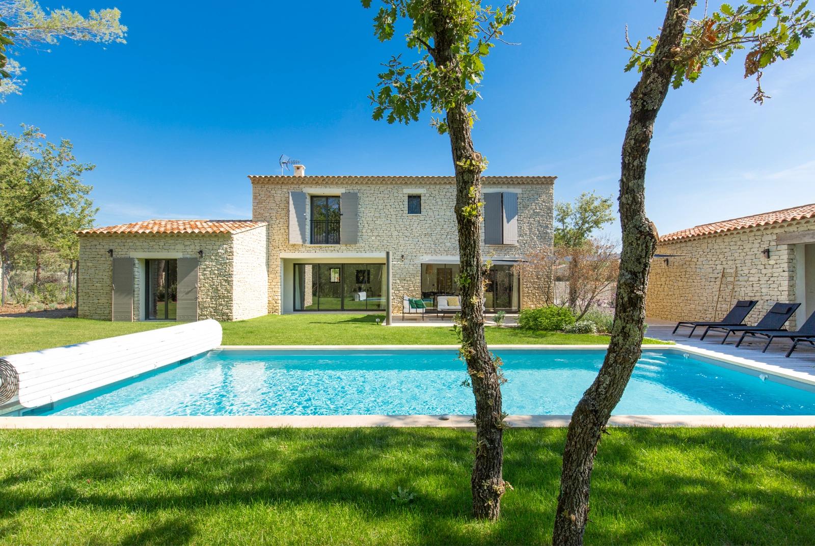 Space Stone villa with heated pool in Gordes - 4