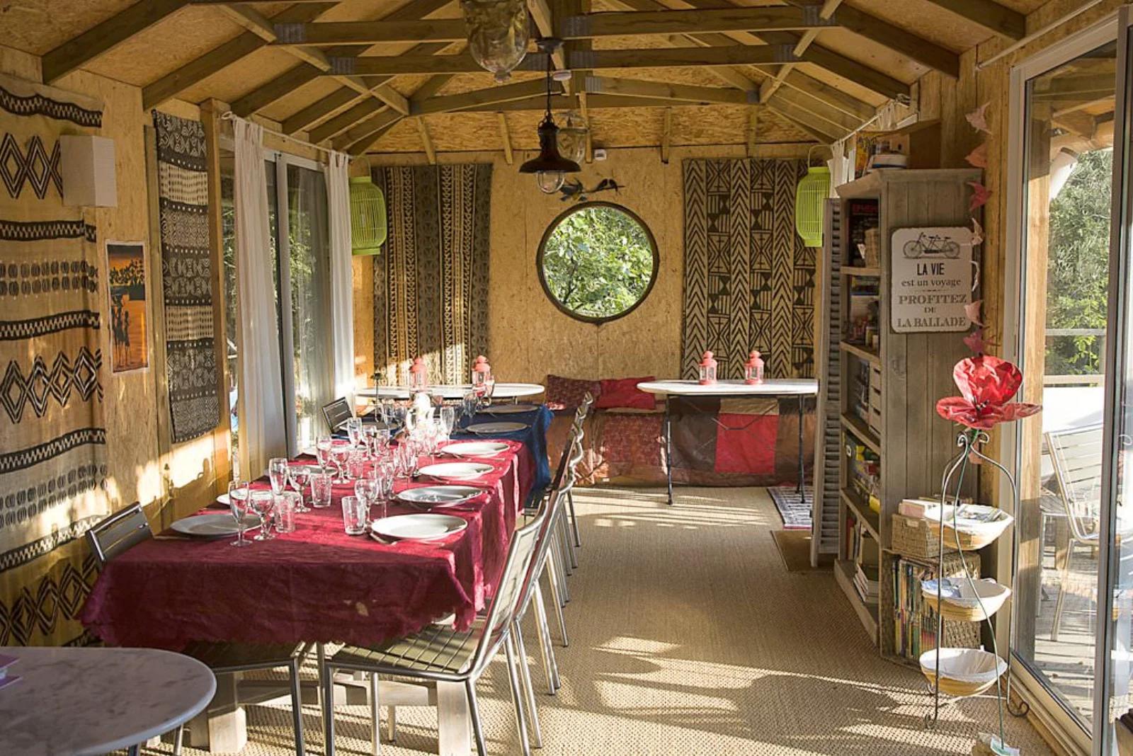 Comedor dentro Ardèche relajación encantadora e inusual casa rural - 1