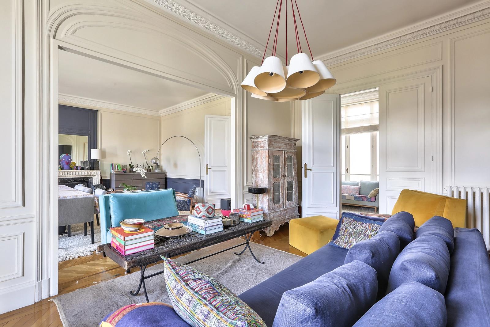 Living room in Haussmann apartment with terrace - 1