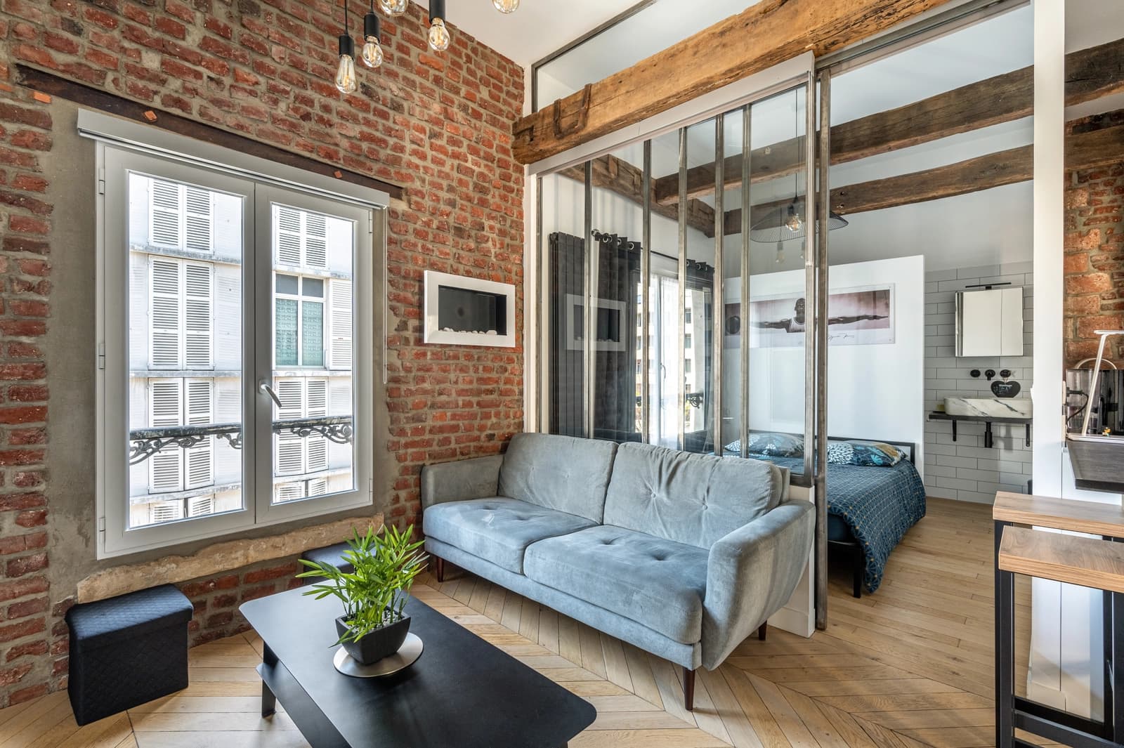 Living room in Charming Loft Apartment at the foot of La Villette - 1