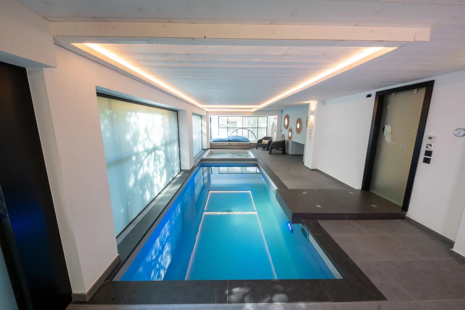 Espace Loft avec piscine intérieure et jacuzzi privatifs - 3