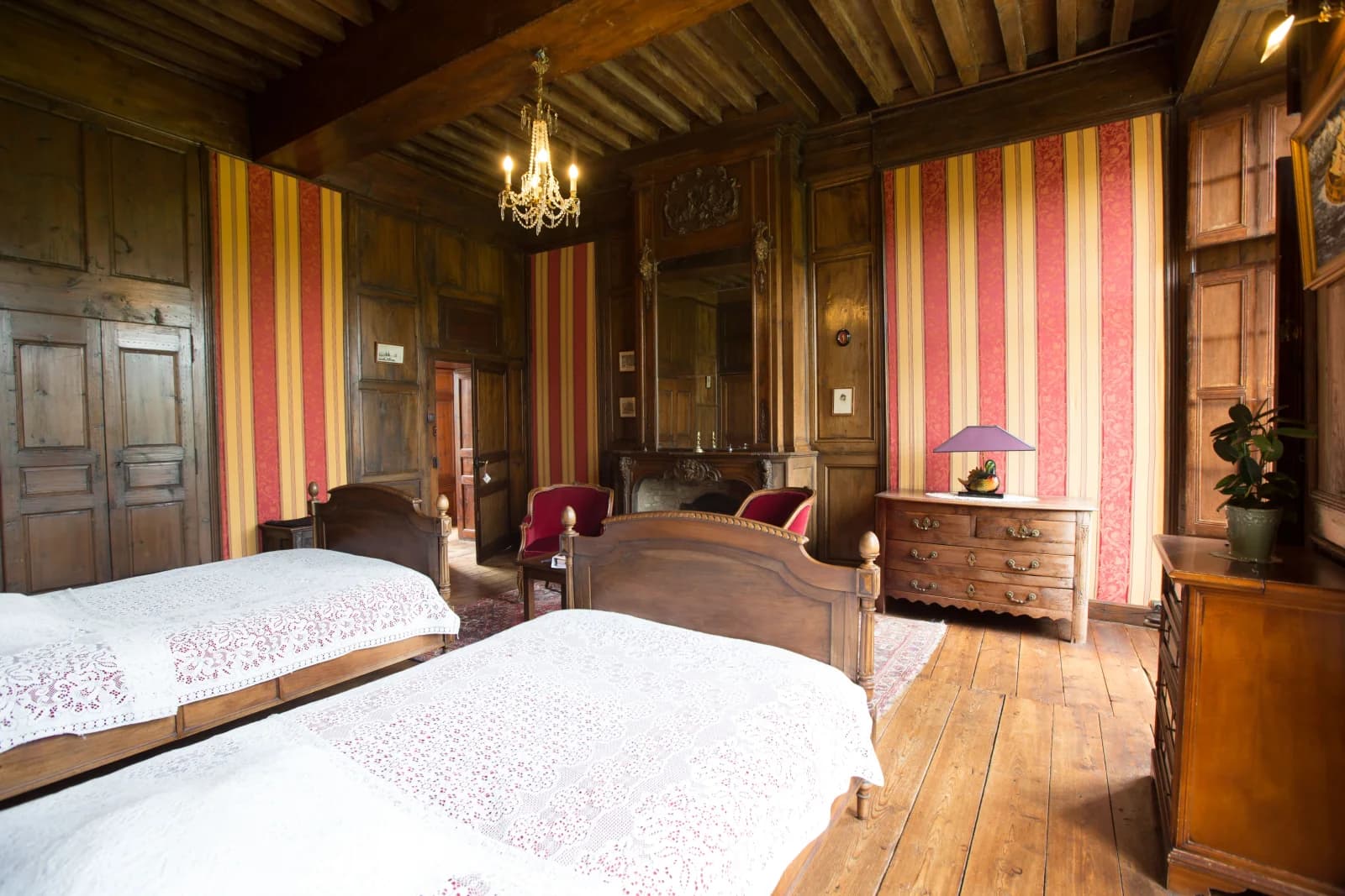 Dormitorio dentro Castillo de Equilly (Granville) - 5