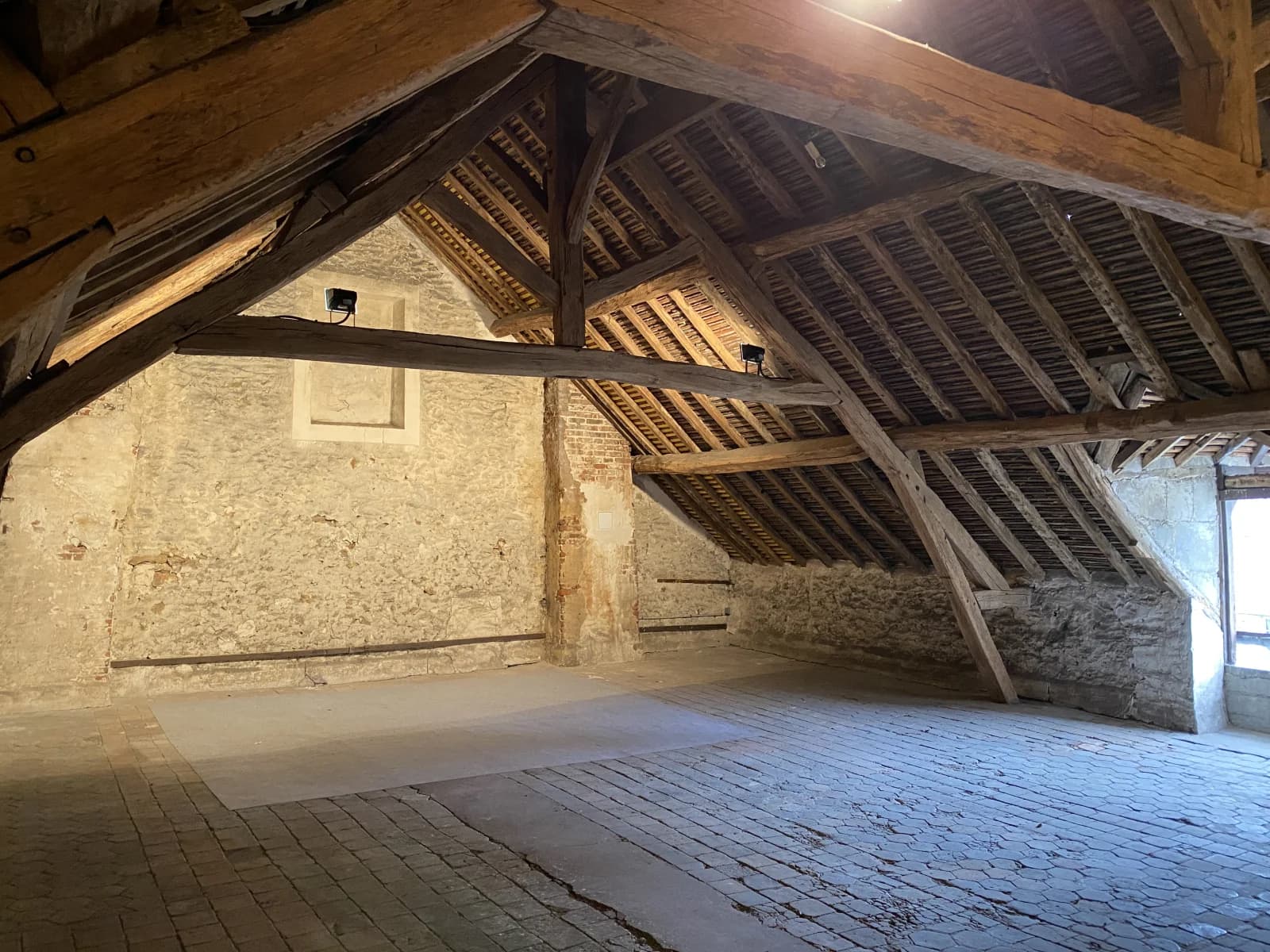 Bedroom in Large attic space in old house. - 1