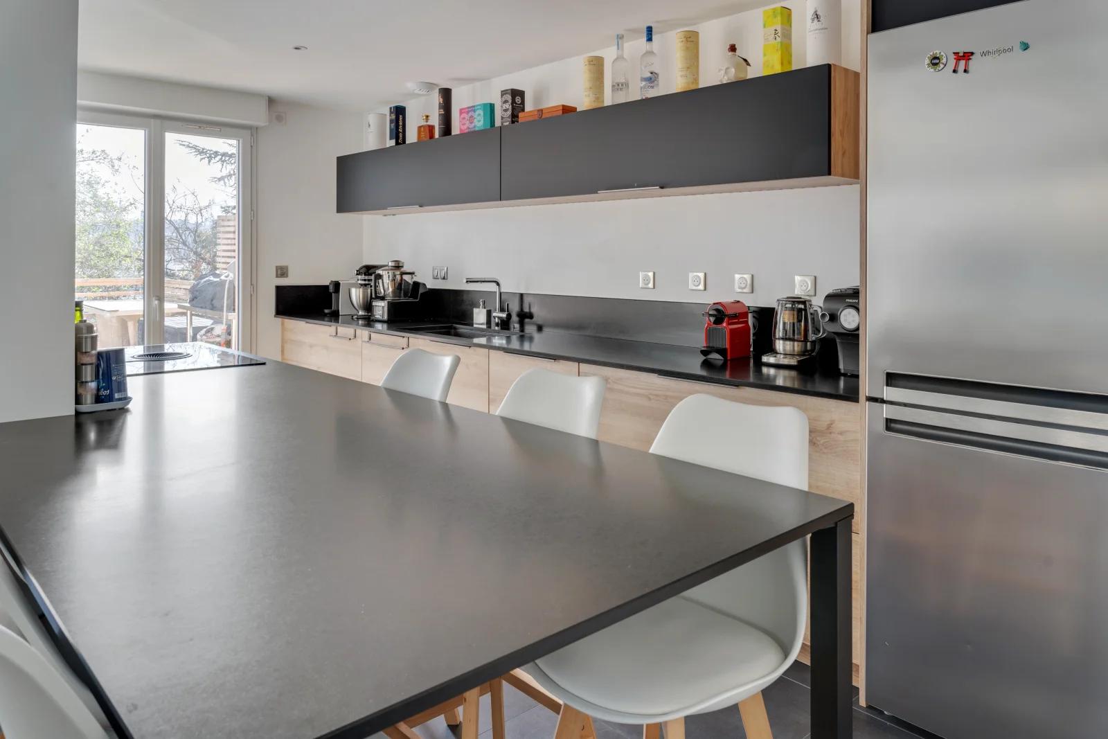 Kitchen dentro Primera planta de una casa moderna, terraza y vistas abiertas - 2