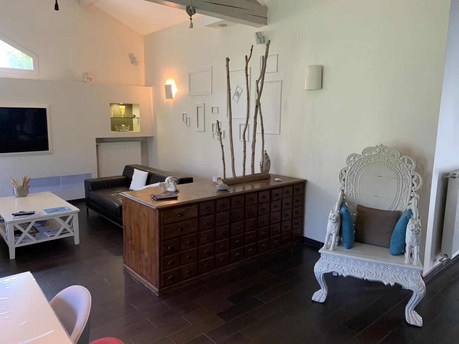 Living room in Maison design 300m² Jardin, Piscine, Spa, Parking - 1