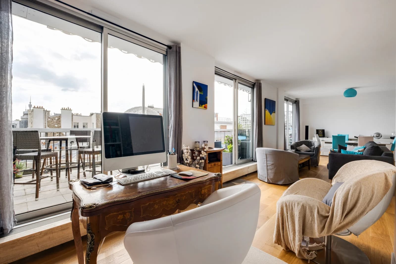 Salon dans Appartement lumineux avec terrasse vue tour Eiffel - 5