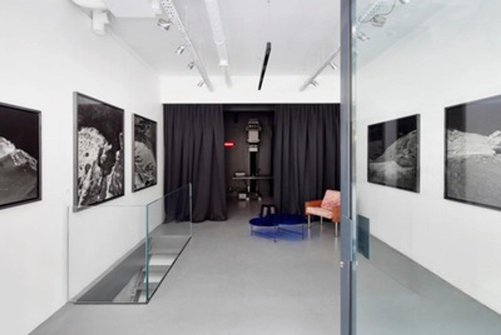 Sala dentro Chambre Noire / Galería de arte en el corazón del Marais - 0