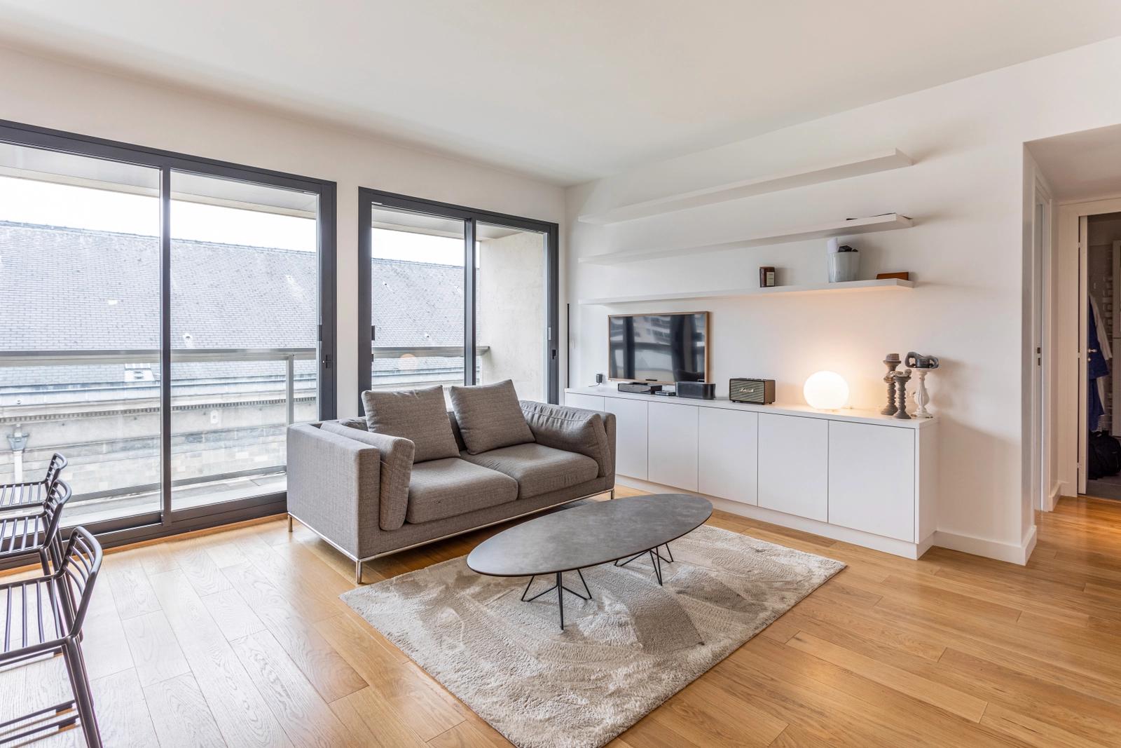 Living room in Clean, minimalist apartment - 1