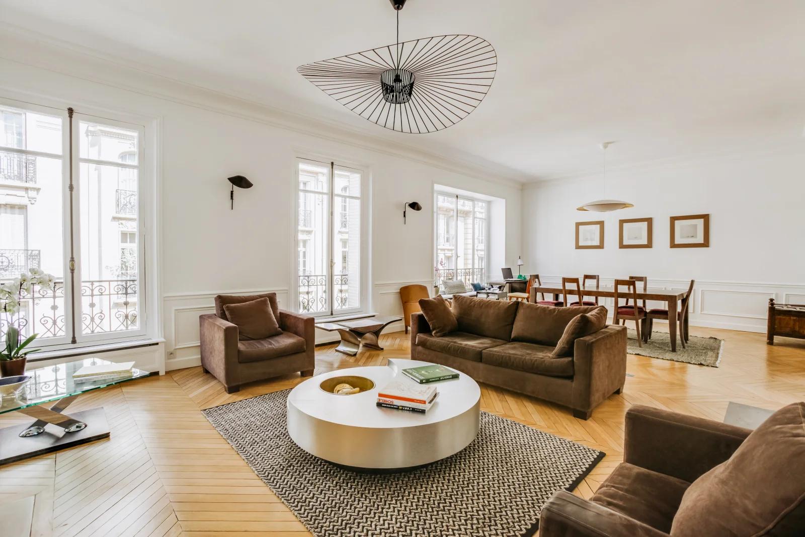 Living room in Classic and modern apartment Paris 16 - 1