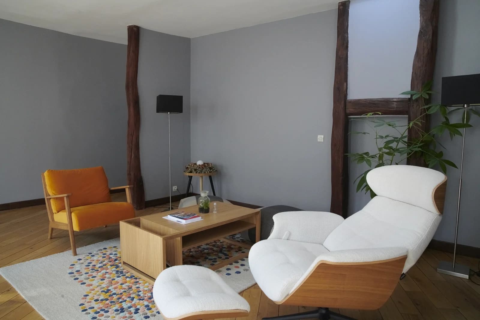 Living room in Innose Hub design space in the Haut Marais - 1