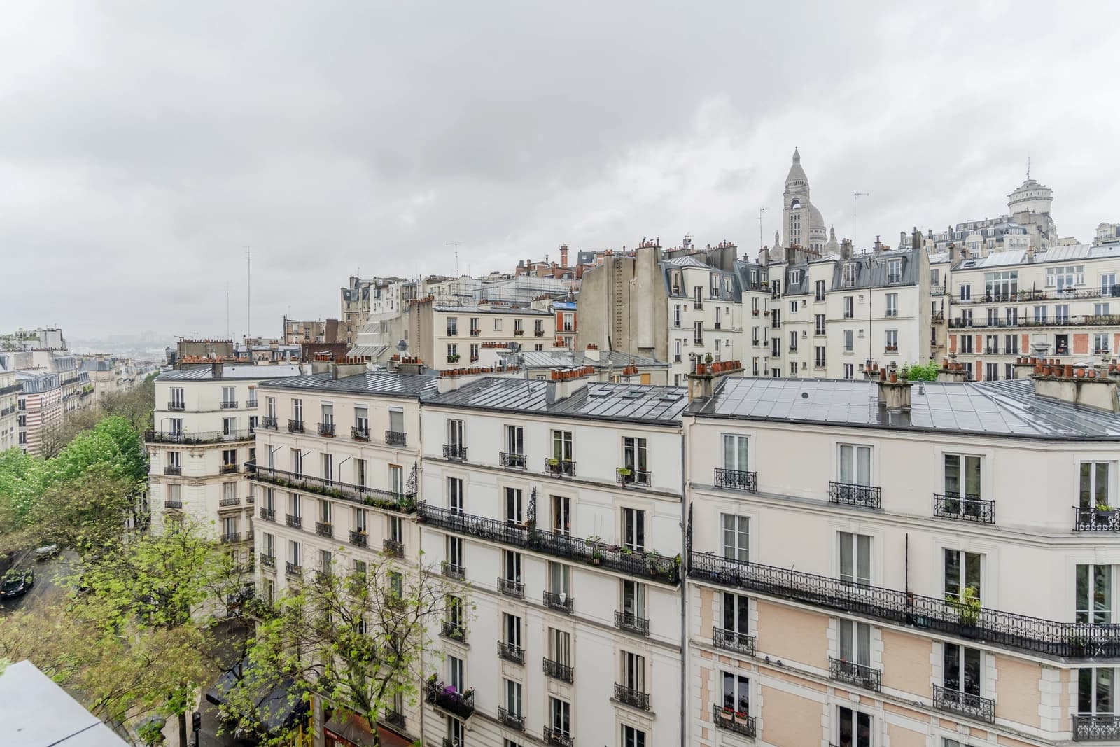 Salle de réunion dans Sur les toits de Montmartre - 1