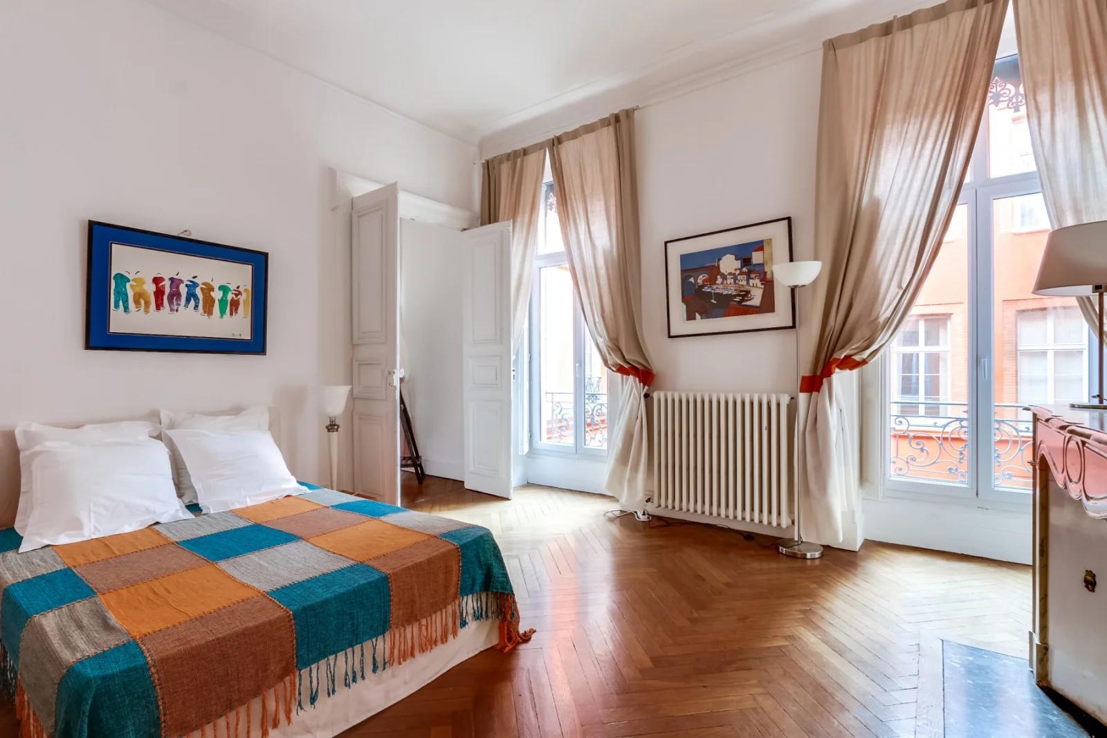 Bedroom in Beautiful bourgeois apartment in the city center - 3