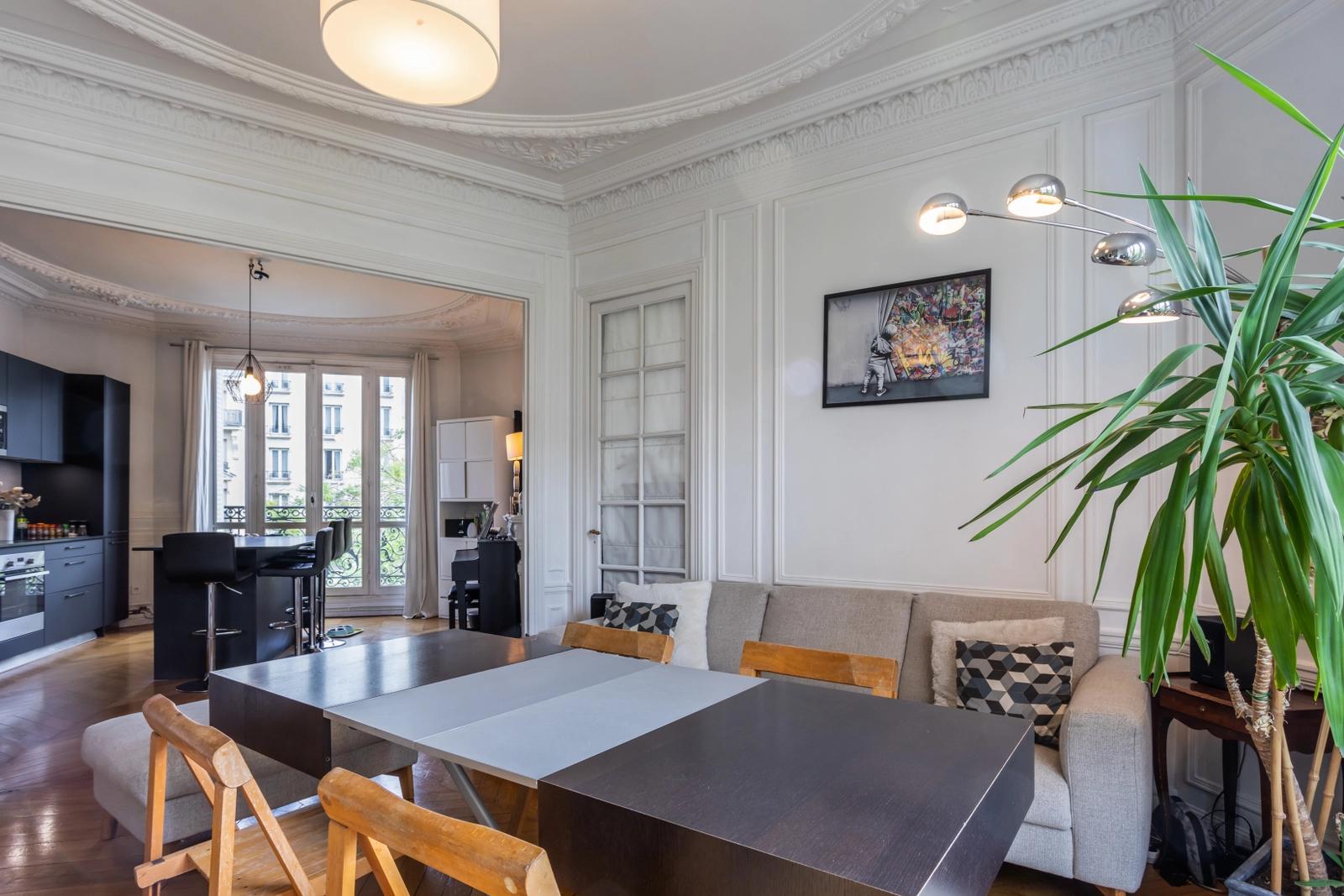 Meeting room in Bright Haussmann-style apartment - 2