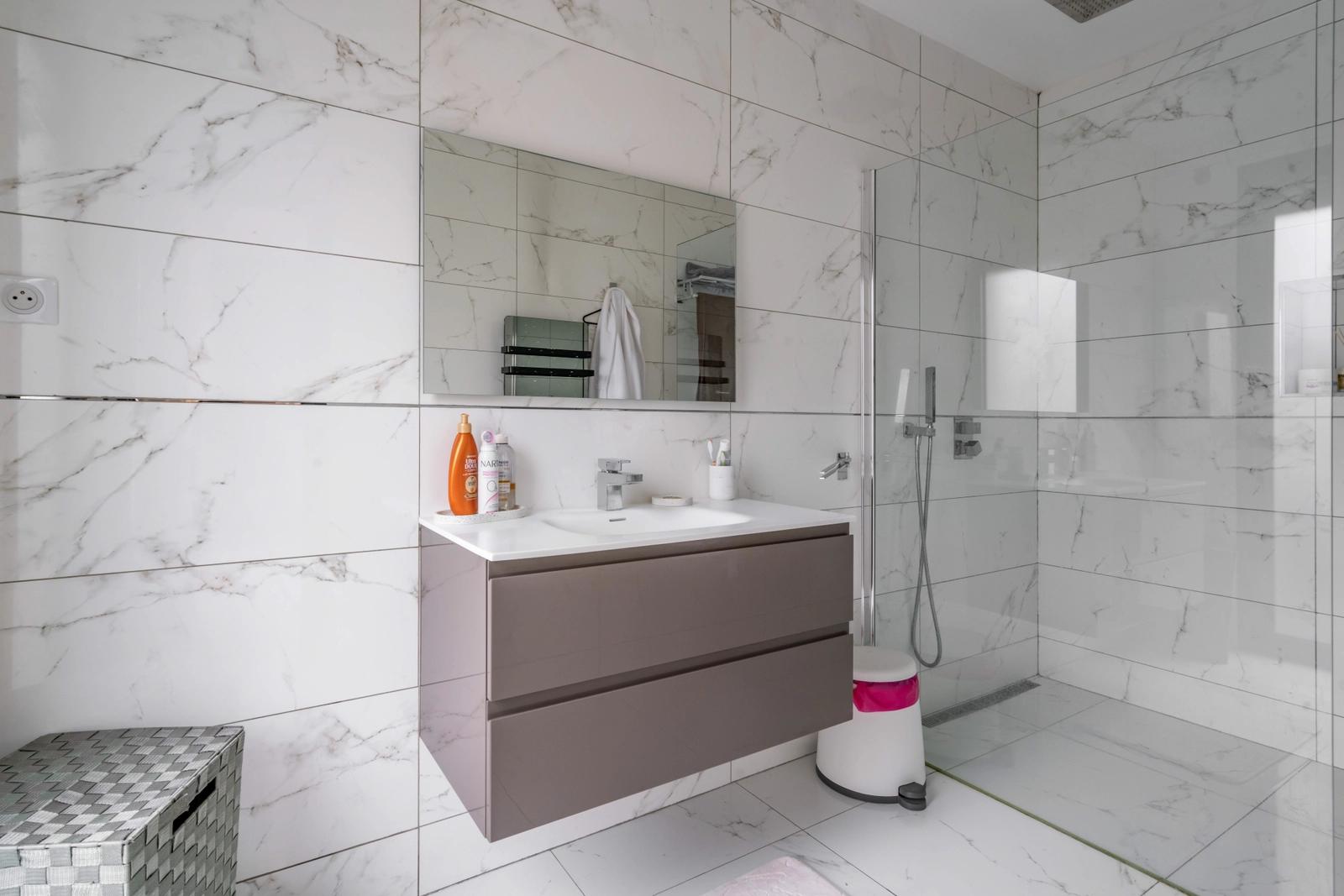 Salle de bain dans Maison architecte moderne de luxe - 4