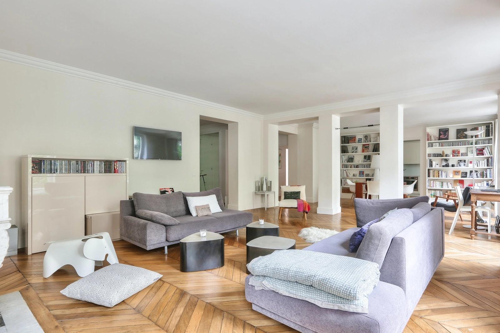 Sala dentro Preciosa, luminosa y cálida casa contemporánea de estilo Haussmann - 1
