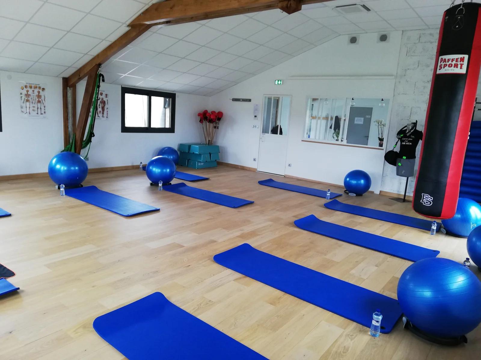 Salon dans Salle de sport / Studio pilates / Yoga - 1
