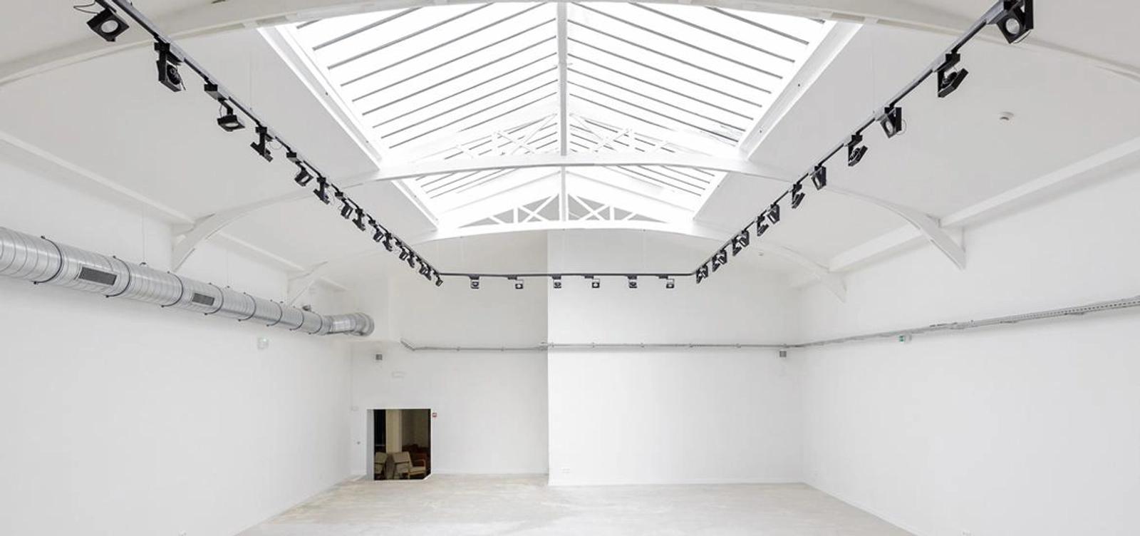 Sala dentro Espectacular galería bajo un techo de cristal - 0