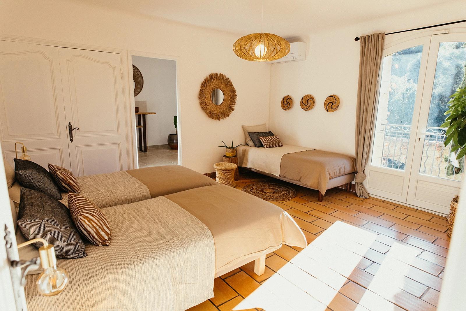 Dormitorio dentro Villa provenzal en una finca de 8 hectáreas - 2