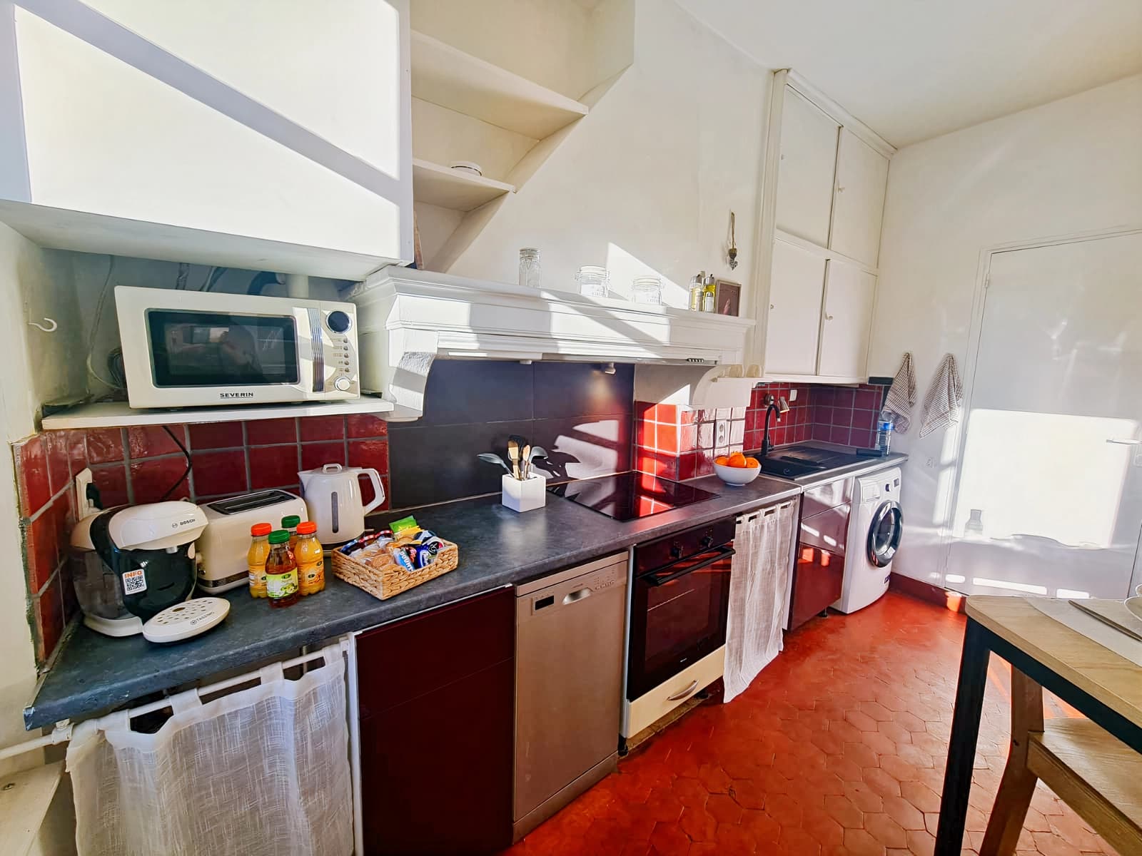 Kitchen in Charming, quiet T3 in the heart of the historic center - 1