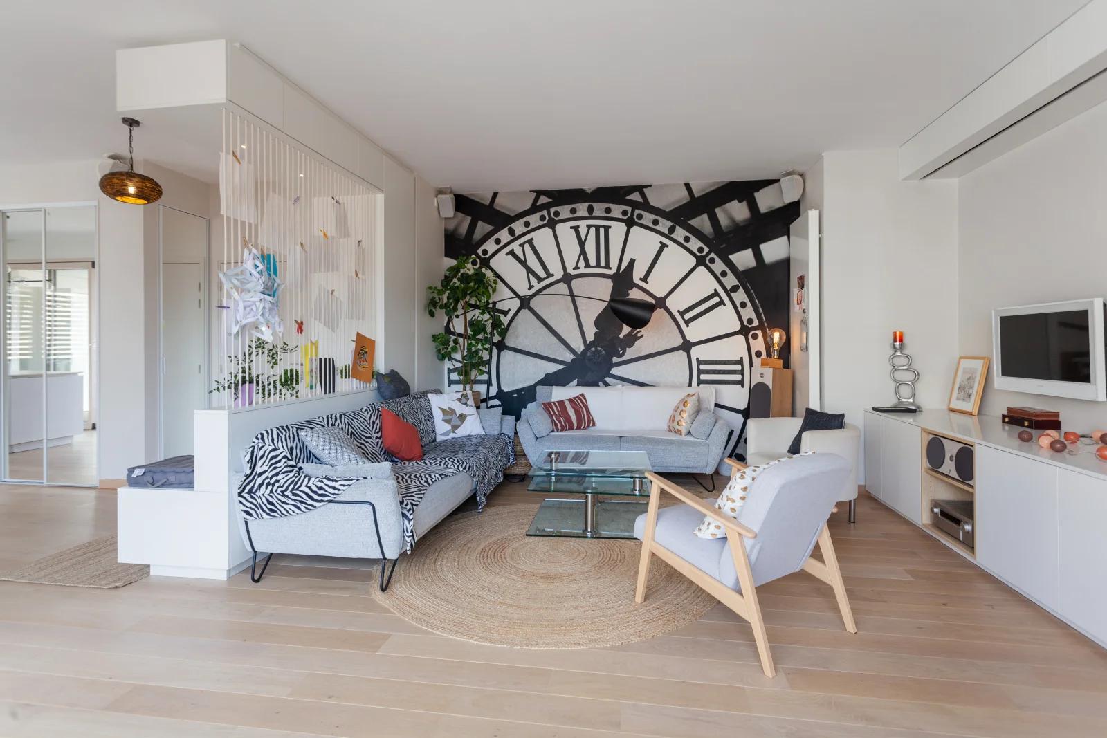 Living room in Appart. design bay window video-proj terrace - 1