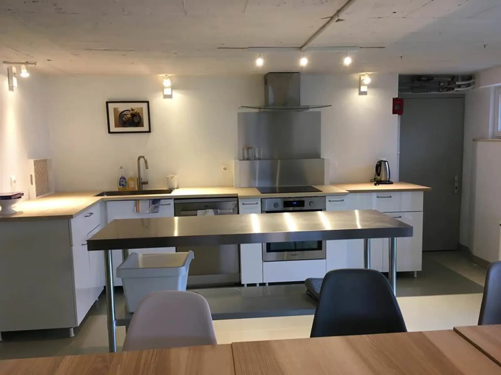 Kitchen in Nice offices to share in Carvin - 1