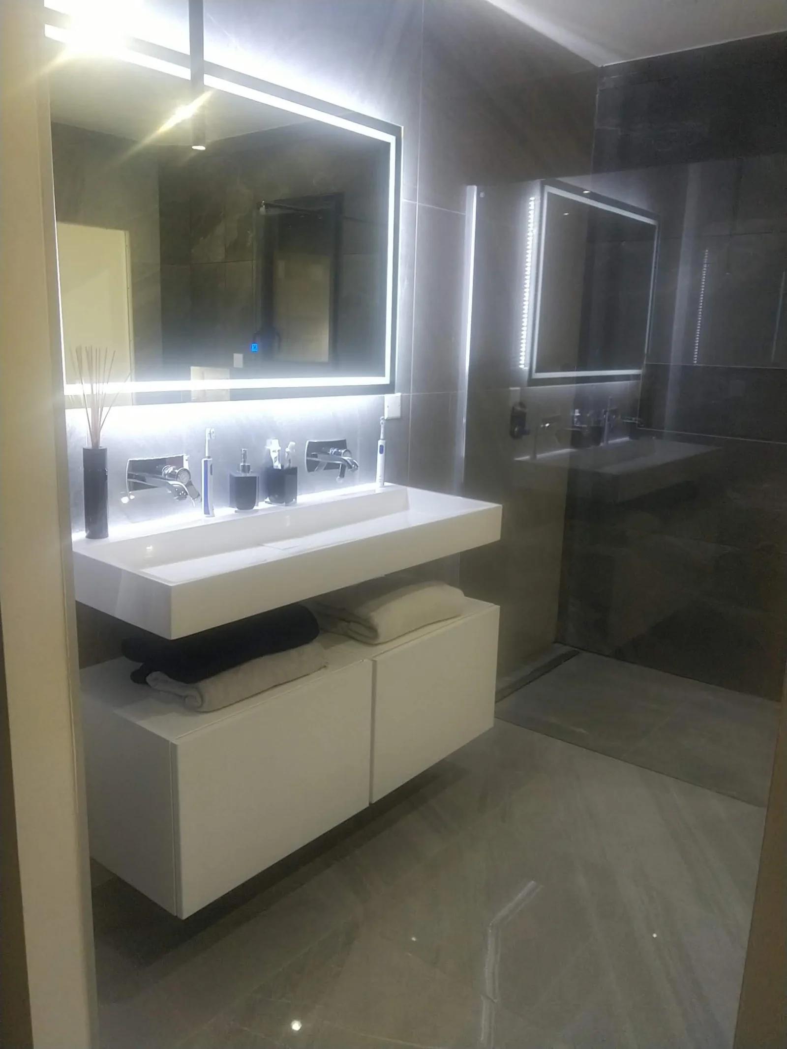 Bathroom in Contemporary villa in a quiet location - 1