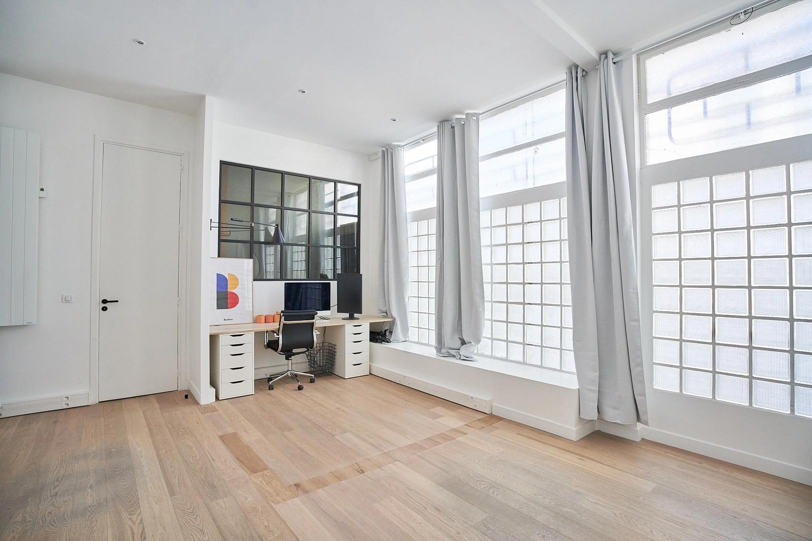 Living room in Bright photo studio just a stone's throw from Les Batignolles - 1