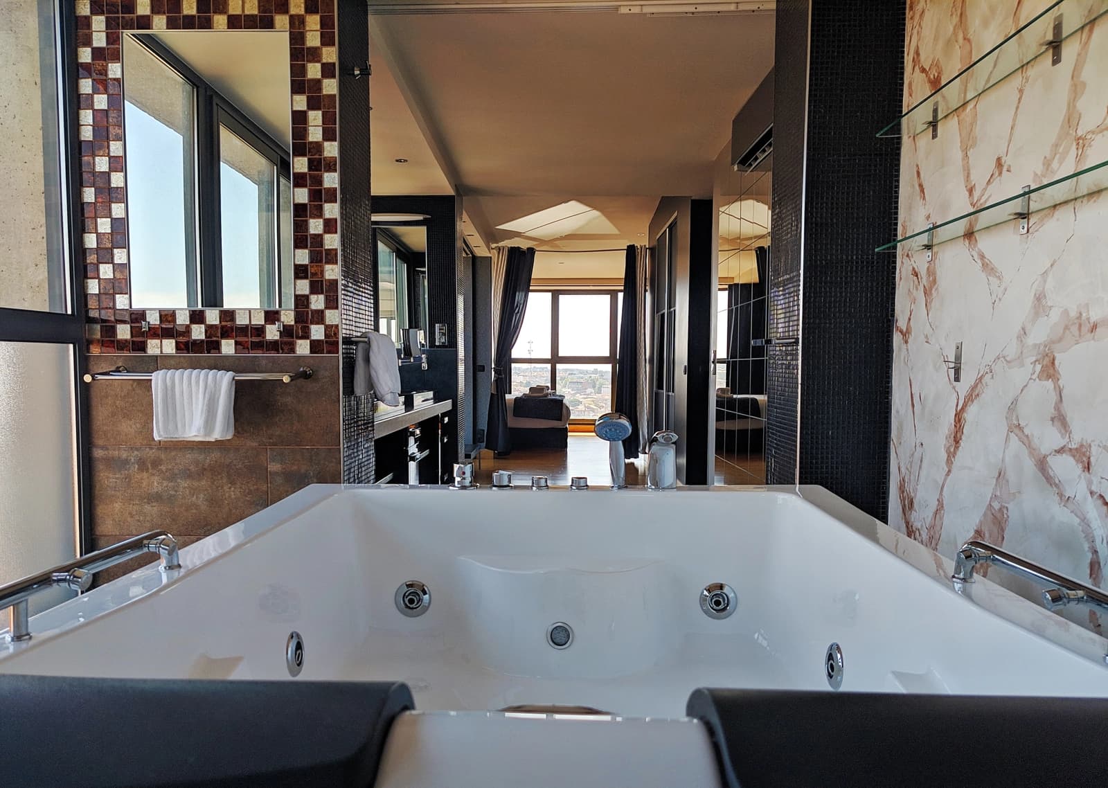 Bathroom in Penthouse overlooking Toulouse - 5
