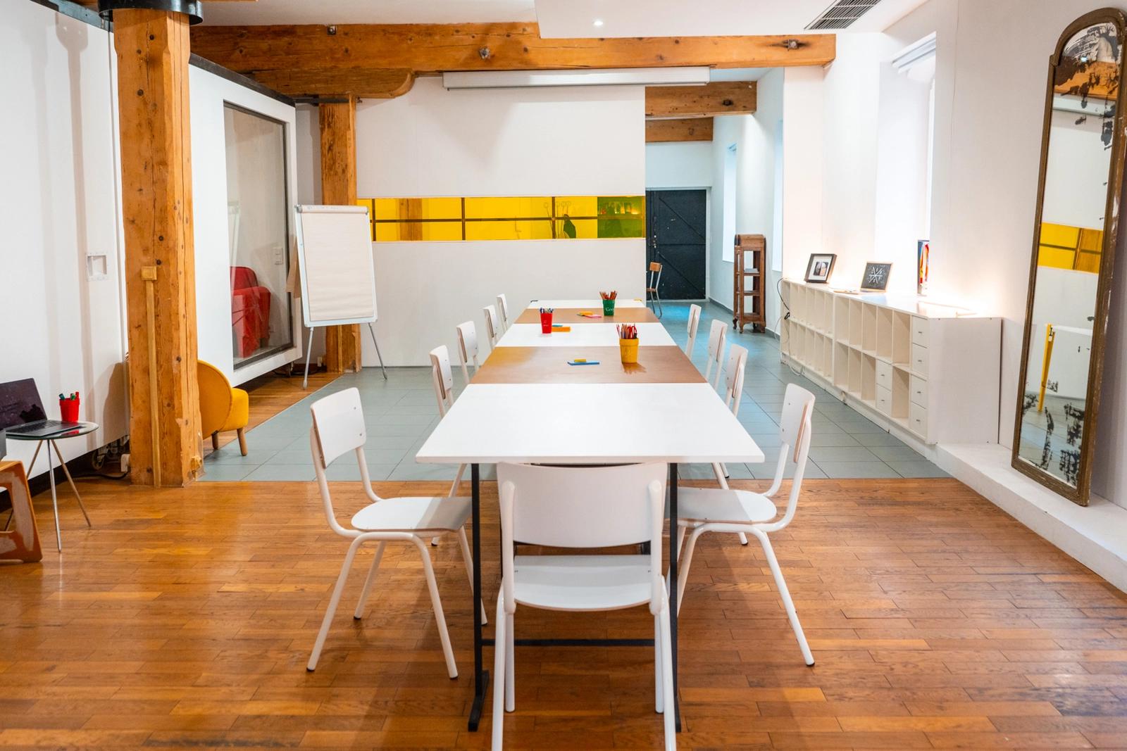 Meeting room in L'Atelier du Laptop - 2