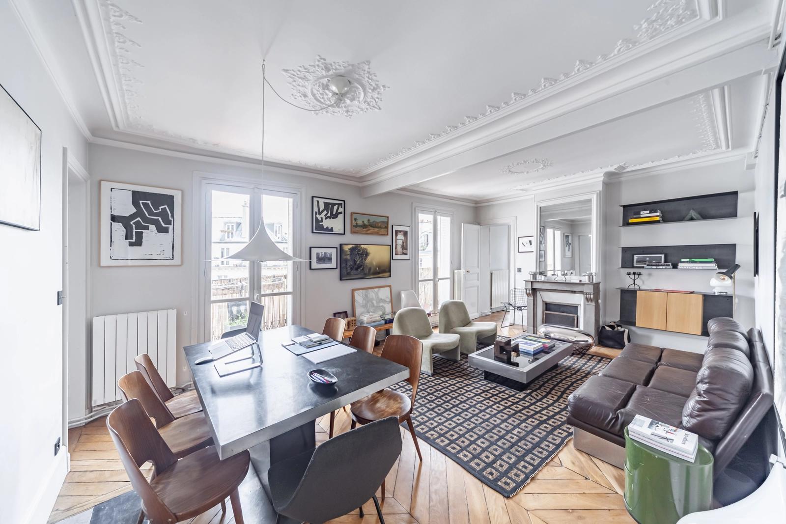 Living room in Montmartre : Bright, designer apartment - 1