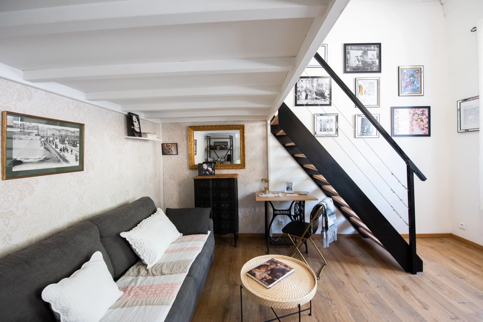 Living room in Ferratière - Modern apartment with mezzanine - 1