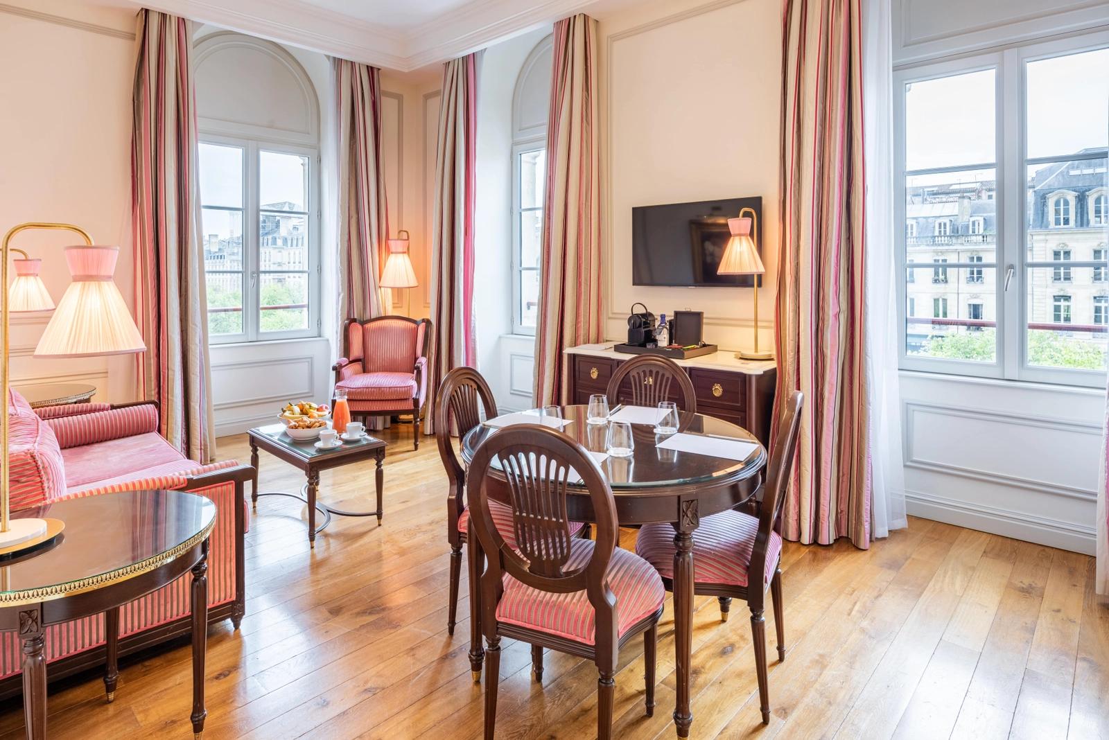 Meeting room in Marie-Antoinette Suite - 0